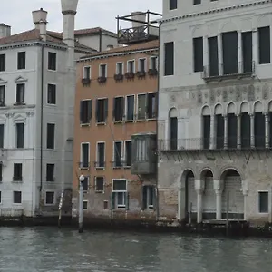Leon Bianco On The Grand Canal Венеция